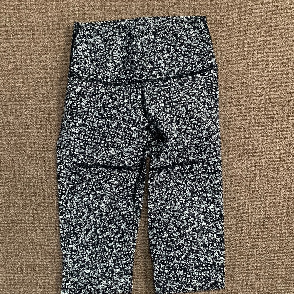 Lululemon Floral Alpine White Black Leggings - Picture 1 of 5